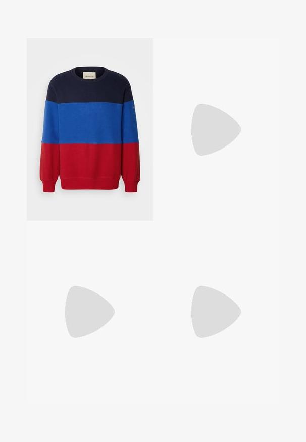 Sudadera con bloques de color que presenta secciones en navy, azul y rojo. Fabricada con algodón, cuenta con un cuello y puños de canalé. Marca GANT en la manga.; Pantalones cargo beige de algodón twill, con múltiples bolsillos laterales, diseño de pierna recta y cierre con cremallera y pasadores para cinturón.; Zapatillas blancas con acentos azul claro, parte superior de cuero, puntera perforada, cordones gruesos y calcetines blancos de canalé sobre un fondo azul.; Gafas de sol rectangulares marrones con lentes tintados, montura de plástico y acentos metálicos en los lados. Presentan un diseño elegante y una textura suave.