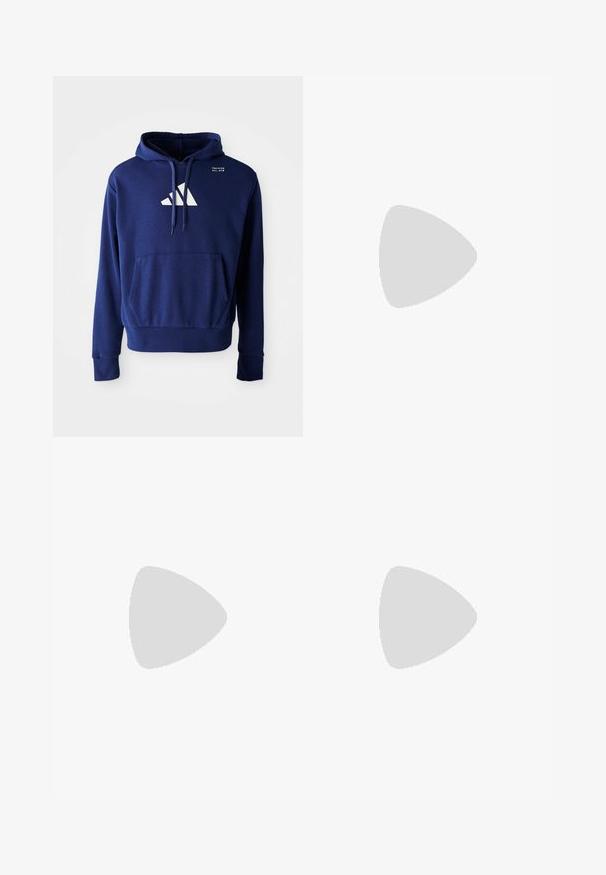 Felpa blu navy con tasca a canguro, cappuccio regolabile con lacci e logo bianco con tre strisce diagonalmente sulla parte anteriore. Tessuto morbido.; Maglietta sportiva bianca a maniche corte, realizzata in tessuto traspirante. Presenta un logo nero sul lato sinistro del petto e un collo interno a fantasia.; Pantaloni sportivi neri con una cintura elastica, strisce laterali bianche e un piccolo logo bianco sulla coscia. Realizzati in un materiale liscio e leggero.; Scarpe da ginnastica nere con una tomaia in mesh texturizzata, strisce bianche di accento, suola imbottita e tallone rinforzato per supporto.