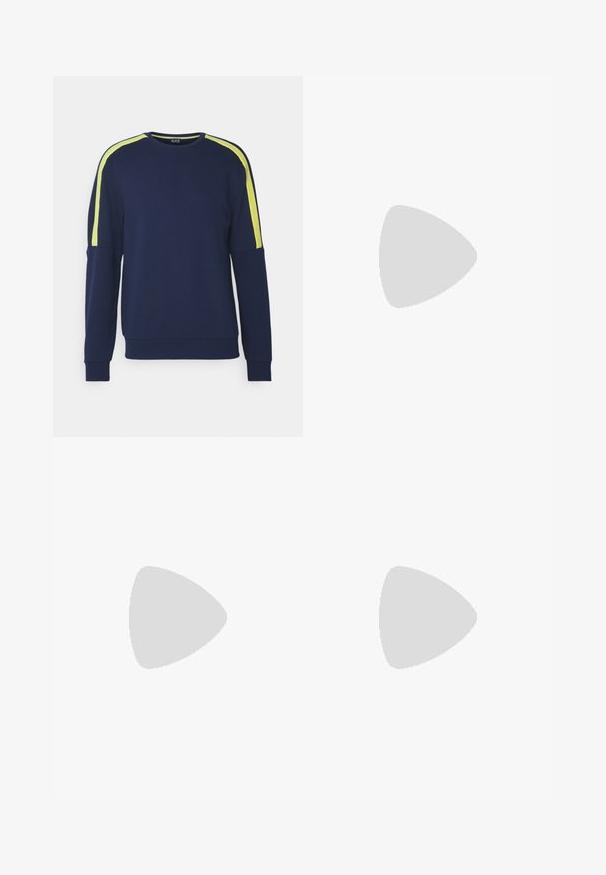 Felpa blu navy con maniche lunghe, caratterizzata da strisce gialle laterali e polsini a costine. Realizzata in un tessuto morbido, con un collo rotondo.; Jeans in denim blu chiaro con vestibilità slim, cinque tasche e design a gamba dritta. Presenta un'apertura con zip e passanti per cintura. Texture morbida.; Sneaker in pelle bianca con una finitura liscia, punta rotonda, lacci piatti e suola testurizzata. Presenta un logo discreto sul tallone.; Occhiali da sole neri rotondi con lenti scure e sottili bracci in metallo. Include punte trasparenti e accenti argentati alla cerniera. Design minimalista.