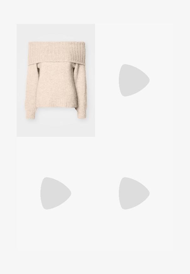 Pulover bej cu umerii goi, realizat din țesătură texturată, având un guler lățit cu nervuri și mâneci lungi cu manșete fitting.; Pantaloni largi din țesătură bej deschis, cu o textură netedă. Prezintă un talie ajustată, pliseuri frontale și fără buzunare vizibile.; Pantofi cu toc înalt slingback din piele patent bej, cu vârful ascuțit și un design elegant, având un toc subțire și un detaliu decupat pe lateral.; Geantă tote din piele maro, cu un design moale și curbat, având o textură pliată și două mânere solide. Accente de cusătură minimalistă.