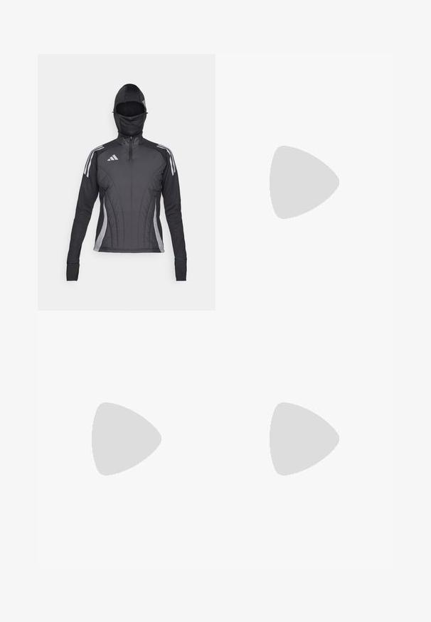 Chaqueta deportiva negra con cremallera frontal y capucha incorporada. Presenta acentos en gris y un diseño ajustado con paneles texturizados.; Camiseta deportiva negra con cuello redondo, mangas cortas y una tela texturizada con un patrón sutil. Presenta un logo blanco en la parte frontal.; Pantalones cortos atléticos negros con un diseño en capas, confeccionados en tela ligera. Presentan una cintura elástica y un pequeño logo blanco en el costado.; Zapatilla de running negra con parte superior de malla transpirable, punta redondeada, diseño elegante, acentos texturizados y suela acolchada para mayor comodidad.