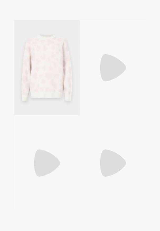 Pull blanc à la texture douce, arborant un motif de cœur rose. Col rond et poignets côtelés mettent en valeur le design.; Pantalon beige à jambe droite avec passants pour ceinture, pli avant et fermeture dissimulée, présenté sur un fond clair.; Bottes chelsea à plateforme épaisse avec une tige blanche, semelle en caoutchouc noire et panneaux élastiques latéraux contrastants noirs. Bord en faux fourrure au sommet.; Sac à main en cuir noir avec une forme arrondie, fermeture éclair argentée et une courte poignée. Présente un logo subtil à l'avant et une texture lisse.