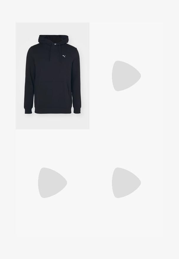 Felpa nera in cotone misto, con tasca frontale, cappuccio con cordini e piccolo logo bianco sul petto. Tessuto liscio.; T-shirt sportivo nero con dettagli dorati sulle maniche e sui fianchi. Presenta un colletto rotondo, maniche corte e tessuto traspirante DRYCELL.; Pantaloni sportivi neri con loghi gialli di Borussia Dortmund BVB 09 e Puma King, vita elasticizzata e righe laterali gialle con motivo.; Sneakers Puma in suede bianco e nero, con suola in gomma marrone. Abbinati a calzini bianchi con logo nero, indossati con pantaloni scuri.