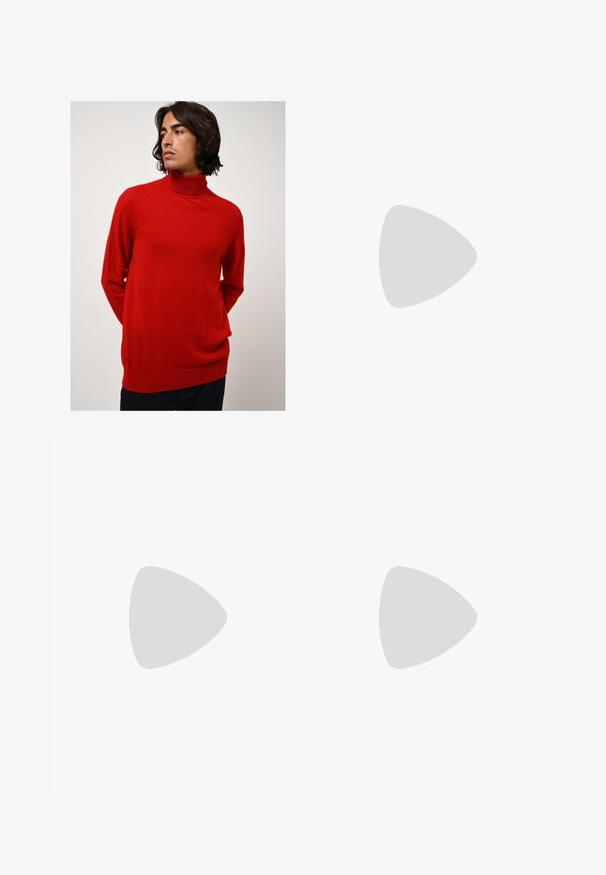 Roter, hochgeschlossener Pullover aus weichem Material. Hat lange Ärmel, eine lockere Passform und eine gerippte Textur an den Bündchen und dem Saum.; Dunkelbraune Hose mit geradem Bein, elastischem Bund, vorderem Knopfverschluss und Seitentaschen. Glatte Stofftextur.; Braune Wildleder-Schnürschuhe mit runder Spitze, gesteppten Details und einer kontrastierenden schwarzen Gummisohle mit tiefem Profil für guten Halt.; Schildkrötensonnenbrille mit grünen Gläsern, runder Form, goldenen Akzenten und dunkelgrünen Bügeln mit einem weißen Streifen.