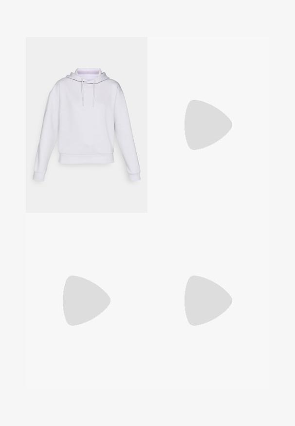 Bijela oversized hoodie s dugim rukavima, kapuljačom s vezicom i rebrastim pojasom. Izrađena od mekog, glatkog materijala bez uzoraka ili akcenta.; Bež pamukasta majica sa opuštenim krojem, koja ima bijeli grafički dizajn s natpisom "PUMA sports club" i malim logotipom iznad.; Svijetlosmeđi dukserica hlače izrađene od mekanog materijala, s elastičnim pojasom, suženim gležnjevima i malim bijelim logom sa strane.; Bijela atletska tenisica s mrežastim gornjim dijelom, crnim akcentima, teksturiranim panelima i podstavljenim potplatom za udobnost i potporu.