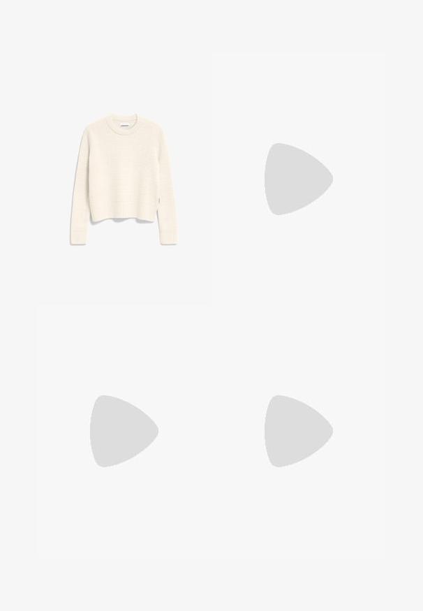 Off-white gebreide trui met een ronde hals, geribbelde manchetten en zoom, een gestructureerd patroon door het hele kledingstuk en een cropped pasvorm. Etiket zichtbaar aan de binnenkant van de hals.; Bruine polo met korte mouwen, gemaakt van ribbelstof, met een kraag en een knoopsluiting met drie knopen. Heeft een effen kleur en een relaxte pasvorm.; Crème-kleurige denim jeans met een losse pasvorm, vijf zakken, koperen hardware en ton-sur-ton stiksels. Voorzien van een knoopsluiting en riemlussen.; Zwarte leren sandalen met een gestructureerd ontwerp, open teen en enkelgesp. Kenmerken een lage blokhak en een gladde, matte textuur.; Zwarte leren schoudertas met een gebogen vorm, ritssluiting en verstelbare band. Heeft nu ook reliëfbranding aan de voorkant.