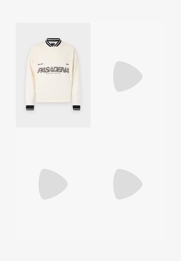 Weißer Sweater mit schwarzen Akzenten, mit geripptem Kragen und Bündchen. Auf der Vorderseite steht "PASADENA" in fettem, stilisierten Text.; Langärmliges weißes Baumwollhemd mit rundem Ausschnitt, seitlichen Schlitzen am unteren Rand und glatter Textur, von hinten präsentiert.; Helle blaue Jeans im Geradeschnitt-Design, mit fünf Taschen, Knopfverschluss, minimaler Ausbleichung und kontrastierenden Nähdetails.; Weißer Sneaker mit glattem Lederobermaterial und niedrigem Profil. Verfügt über eine runde Zehenpartie, sechs Ösen und eine strukturierte Gummisohle.