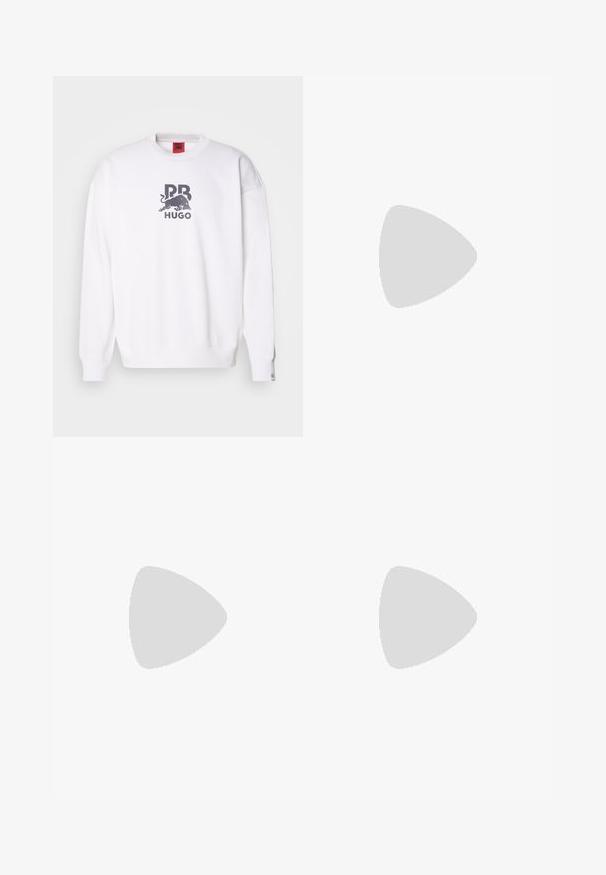 Hvit sweatshirt med ribbestrikket rund hals, med et grått grafisk motiv av en okse og teksten "PB HUGO". Myk tekstur, avslappet passform og lange ermer.; Hvit t-skjorte med korte ermer og blå og grønne flamme-stil "HUGO" tekst over brystet, rund halslinning og blå etikett på innsiden.; Svart cargobukse laget av bomull med avslappet passform, med sidelommer, knappeåpning og rette ben. Enkelt design uten mønstre.; Sorte skinnloafers med rund tå, detalj med frontstropp og lav gummisåle. Har diskret søm og en bakre trekkstropp.