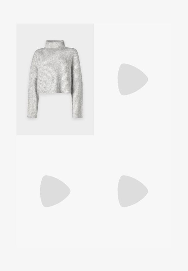 Pull gris court en tissu côtelé, doté d'un col haut et de manches longues, avec une texture douce et une légère variation de couleur.; Jean large bleu foncé en denim, avec des coutures dorées, une fermeture à bouton et des poches avant. Texture lisse, design décontracté.; Bottine en cuir noir avec un bout pointu, une silhouette élégante et un talon carré massif. Texture lisse avec des détails de couture minimalistes.; Sac en tissu noir avec une seule sangle large pour l'épaule. Forme douce et semi-structurée, texture lisse ; design minimal, sans matériel visible.