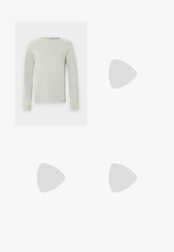 Šviesiai pilka ilgomis rankovėmis marškinėliai su apvaliu kaklu, tekstūruotas audinys ir raglan rankovės. Paprastas dizainas, be matomų logotipų ar raštų.; Šviesiai mėlynos džinsinės kelnės su aukštu liemeniu, priekyje mygtukas, užtrauktukas ir penkių kišenių dizainas, išklotos ant neutralios fono.; Balti sportbačiai su juodais ir pilkais akcentais, pasižymintys tekstūruotu pilku pirštų dangteliu, juoda gumine padais ir plokščiomis baltomis raišteliais. Švarus dizainas, minimalistinis stilius.; Juodas odinis pečių krepšys su užtrauktuku, turintis tekstūruotą paviršių, baltą siuvinėjimą ir dirželį su sidabinėmis metalinėmis detalėmis.