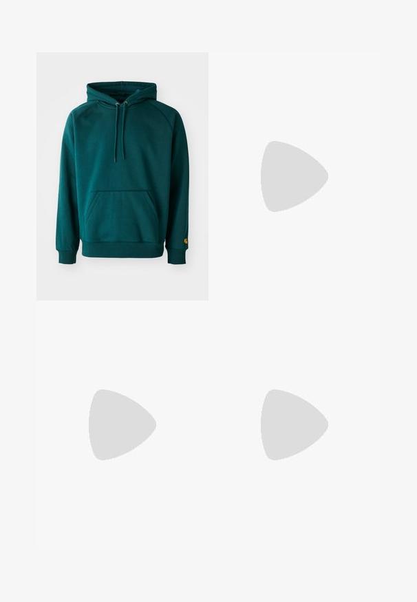 Teal hettegenser med kenguru-lomme, snor, og ribbestrikkede mansjetter. Mykt stoff med en glatt tekstur, med et logoaccent på ermet.; Tre hvite ribbestrikkede tank topper laget av bomull. Har en rund hals og små svarte etiketter nær kanten. Tilgjengelig i flere størrelser.; Grå Nike joggebukser med snor i midjen, smale ben, sidelommer og distinkte sømdetaljer. Myk, teksturert stoff.; Grå treningssko med overdel i nett og semsket skinn, hvite detaljer, en polstret såle, og et særpreget design med reflekterende elementer.