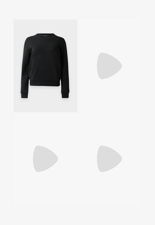 Černá mikina vyrobená z měkké tkaniny, se žebrovaným kulatým výstřihem a manžetami. Na přední straně je vyražený nápis "ARMANI EXCHANGE".; Černé kalhoty z umělé kůže širokého střihu, se bílým prošíváním, předními kapsami a zlatým knoflíkem v pase.; Černé kožené baletní byty s kulatou špičkou, hladkou texturou, minimálními švy a flexibilním designem podrážky.; Hnědá kožená kabelka s klopou, zlatými kovovými detaily, ramenním popruhem a hladkým povrchem. Kompaktní obdélníkový tvar.