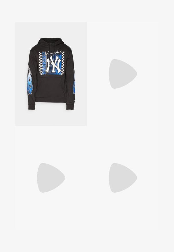 New Era MLB  NEW YORK YANKEES HOODED LONG SLEEVE - Sporto klubų atributika - black; Lieknos džinsai iš išbluko pilkos džinsinės medžiagos, su pažeidimais keliuose, derinami su baltais sportiniais batais. Lygi tekstūra, siauras siluetas.; Balti odiniai sportiniai bateliai su perforacijomis, apvalia nosimi, plokščiu padu ir storomis raištelėmis, su matomu swoosh logotipu ir "AIR" ant kulno.; Sidabrinis nerūdijančio plieno laikrodis su tamsiai mėlynu ciferblatu, metaliniais valandų žymenimis ir datos langeliu 3 valandą. Atsparus vandeniui iki 50 metrų.