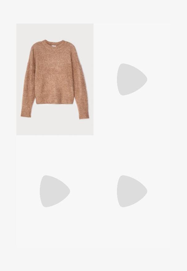 Filippa K FLUFFY  - Jersey de punto - dark beige; Pantalones negros de tela suave con cintura alta, piernas amplias, pliegues frontales y lazos de cinturón clásicos. No hay bolsillos laterales visibles.; Stuart Weitzman NUDIST II - Sandalias de tacón - black; Bolso estructurado blanco hecho de material sintético texturizado. Cuenta con dos asas superiores, correa de hombro desmontable y accesorios en tono dorado.