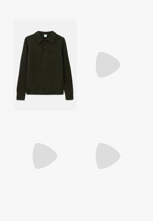 Pullover lavorato a maglia di colore verde scuro con colletto, apertura a quattro bottoni, tessuto strutturato, polsini e orlo a coste, che offre un aspetto accogliente.; Feng Chen Wang DECONSTRUCTED PATCHWORK TROUSERS UNISEX - Pantaloni - black; Mocassini neri in pelle con una texture liscia, punta arrotondata e una striscia decorativa sulla tomaia. Tacco basso impilato, design minimalista.; Occhiali da sole cat-eye neri con lenti scure, montatura in plastica, stanghette sottili e una leggera marca sulla parte interna del braccio. Finitura opaca.