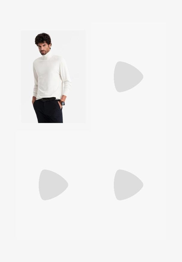 Maglione bianco a collo alto realizzato in un tessuto a maglia morbido. Design aderente con maniche lunghe, abbinato a pantaloni scuri e un orologio in pelle marrone.; Maglietta nera a maniche lunghe tipo henley, realizzata in tessuto morbido, con patta bottonata, scollatura rotonda e maniche aderenti.; Pantaloni a gamba larga neri a righe con pieghe, caratterizzati da un design sartoriale e una texture morbida. Nessun hardware o decorazione visibile.; Mocassino in pelle nera con un'accento a frange, dotato di una suola nera spessa e cuciture gialle lungo il bordo. Finitura testurizzata.