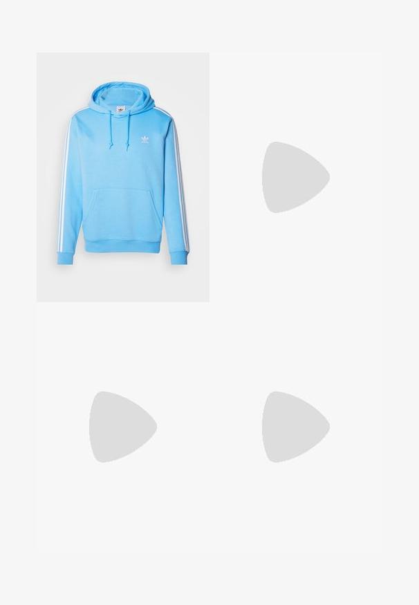 adidas Originals 3-STRIPES  - Kapucni - semi blue burst; Fehér pamut pólók, rövid ujjúak, kerek nyak kialakítással, sima textúrával, sorba rakva, diszkrét logóval a nyaknál.; Fehér sportnadrág, elastikus derékkal, sima anyagból készült. Az alsó bal oldalon fekete Adidas logó található.; Fehér bőr sportcipő szürke velúr orral, három vízszintes fehér csíkkal, kék akcentussal és barna gumitalppal. A talpon textúrázott részlet található.