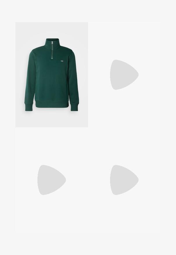 Sudadera verde con cremallera. Presenta un cuello alto, mangas largas y un pequeño logo en el pecho. Tejido suave y liso.; Pantalones beige confeccionados en una tela suave, con un diseño de pierna recta, cierre frontal con botón y sutiles pliegues a lo largo del frente.; Zapato marrón de cuero sin cordones con punta redondeada, costuras decorativas y suela de goma texturizada. Diseño simple y acentos mínimos.; Gafas de sol negras con montura rectangular, lentes ahumados grises y diseño con corte en el puente. Material plástico brillante y elegante, con varillas estrechas.