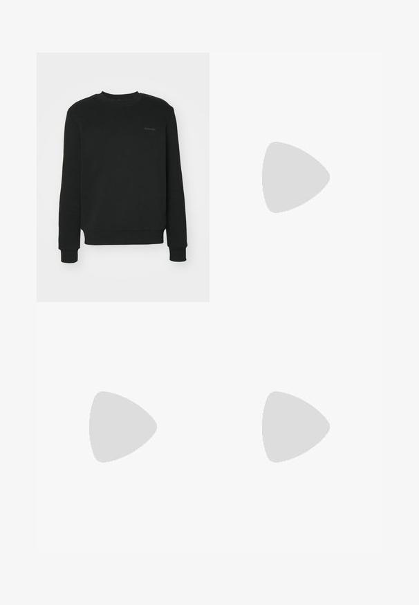 Czarny sweatshirt wykonany z mieszanki bawełny, z okrągłym dekoltem, długimi rękawami, ściągaczami na nadgarstkach i małym haftowanym logo na piersi.; Szara koszulka z krótkim rękawem, uszyta z miękkiego, teksturowanego materiału, z małym niebieskim logo Patagonia na lewej piersi. Bez dodatkowych wzorów.; Ciemnoszare spodnie wykonane z trwałej tkaniny, z zamkniętą kieszenią, prostym krojem i szlufkami na pasek, umożliwiającymi regulację dopasowania.; Brązowe wodoodporne trampki z teksturowaną cholewką, perforowanymi akcentami, czarnym wsparciem pięty i szarym gumowym podeszwy. Sznurówki ozdobione metalowymi końcówkami.