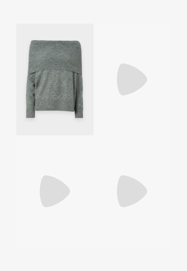 Pulover off-the-shoulder din tricot gri heather, cu textură ribbed la decolteu și manșete, cu o croială relaxată și mâneci lungi.; Noisy May NMJANNEL LOOSE - Blugi loose fit - black denim; Pantofi din piele neagră cu vârful rotund, toc bloc gros și accente elastice pe lateral, asortați cu colanți închiși la culoare și o fustă neagră cu o fanta.; Femeie cu păr lung și închis la culoare, îmbrăcată într-un costum negru, purtând o geantă de umăr din piele neagră, privind peste umăr, pe un fundal alb.