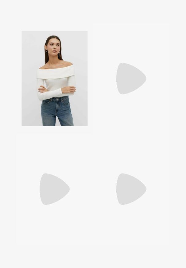 Off-Shoulder weißes Ripp-Top mit langen Ärmeln, kombiniert mit hochtaillierten blauen Jeans aus Denim, die einen lässigen Schnitt und eine subtile Textur aufweisen.; Beige plissierter Minirock mit hohem Bund und dezentem gesticktem Logo an der rechten Seite des Bundes.; Graue Nike Air Force 1 Sneaker mit perforierter Zehenpartie, Obermaterial aus glattem Leder, dicker Sohle und geprägtem 'AIR'-Detail an der Ferse.; Schwarze Sonnenbrille mit rechteckigem Rahmen, dunklen Gläsern und glatter, glänzender Oberfläche. Verfügt über dünne Bügel mit dezentem Branding an der Seite.