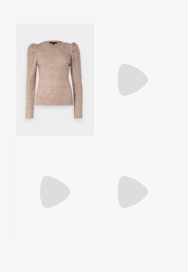 Vero Moda VMKIM UNECK - Strickpullover - beige; Braune maßgeschneiderte Hosen mit geradem Schnitt, die eine glatte Textur, Gürtelschlaufen und ein flaches Vorderdesign aufweisen.; Schwarze Lackleder-Slingback-High Heels mit spitzem Schuh und einem geometrischen Blockabsatz. Verfügt über ein schlankes, minimalistisches Design und eine glatte Textur.; Schwarze Lederhandtasche mit geschwungener Form, abnehmbarem Tragegurt und goldenen Beschlägen. Die Tasche verfügt über einen Deckel mit einer Schnallen-Details.