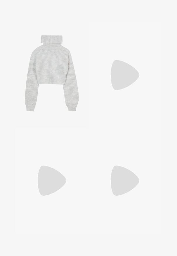 Hellgrauer, kurz geschnittener Strickpullover mit hohem Rollkragen, weiten Ärmeln und strukturiertem Rippmuster. Weiches Material mit einem leicht lockeren Sitz.; Schwarze weit geschnittene Hose aus leichtem Stoff, mit vorderen Falten, klassischem Bund und seitlichen Taschen. Angenehme Struktur.; Grauer Adidas Campus Sneaker mit schwarzen Streifen und weißen Schnürsenkeln, der über einer Betonmauer schwebt, mit Treppen im Hintergrund.; Schwarze gesteppte Tragetasche mit zwei stabilen Tragegriffen, gefertigt aus einem strukturierten Stoff mit einem Rautenmuster für Langlebigkeit und Stil.