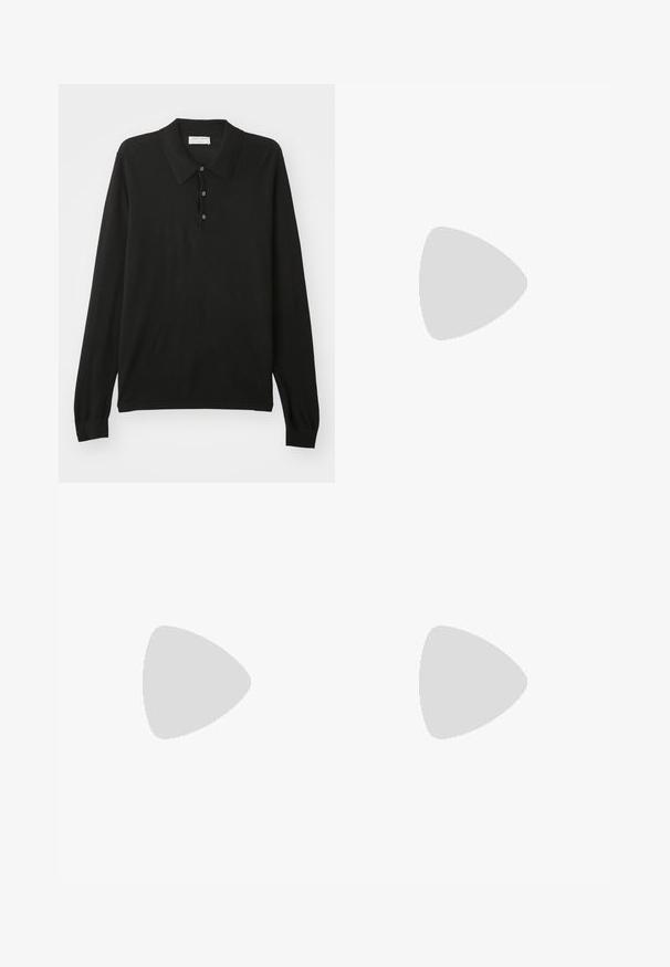 Camisa polo de manga longa preta com três botões e colarinho, feita de um tecido de malha suave.; T-shirt de algodão branco com o texto "Billionaire Boys Club" em um design em gradiente. Mangas curtas e decote redondo.; Jeans de ganga pretos com um ajuste solto, cintura alta, cinco bolsos e um fecho de botão visível. Apresenta desbotamento sutil e um design de pernas retas.; Mocassins de couro preto com uma textura suave, bico arredondado e uma faixa decorativa sobre o peito do pé. Salto baixo e empilhado, design minimalista.