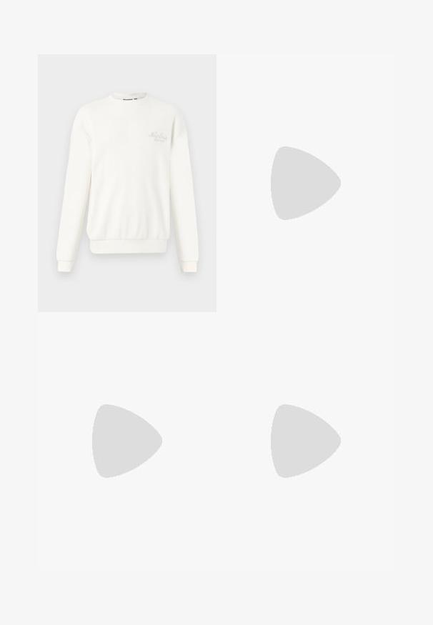 Weißer, gerippter Sweatshirt aus weichem Stoff, mit Rundhalsausschnitt, langen Ärmeln und gesticktem Logo auf der Brust.; Hellblaue Denim-Jeans mit lockerer Passform, geraden Beinen, fünf Taschen im Design und einem Knopfverschluss an der Taille. Minimalistische Nähdetails.; Lacoste Sneaker in Dunkelgrau aus Mesh und Synthetikmaterial, mit einer strukturierten Sohle und braunen Akzenten am Kragen und Logo.; Bauchtasche im dunkelblauen Batikdruck mit einem Reißverschluss oben, strukturiertem Material und einem auffälligen Logodetail auf der Vorderseite.