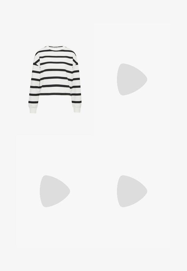 Felpa bianca corta con strisce orizzontali nere, maniche lunghe, scollatura rotonda e polsini e orlo a coste. Texture morbida.; Pantaloni neri a gamba dritta, con tasche frontali e spacchi laterali all'orlo. Realizzati in tessuto morbido e liscio. Adatti a diverse occasioni.; Sandali con tacco in vernice nera, con punta squadrata, cinturini alla caviglia e fibbie in argento. Presentano un tacco a blocco spesso per maggiore stabilità.; Borsa tote in pelle nera con texture liscia, forma rettangolare e due manici lunghi. Nessun hardware o decorazione visibile.