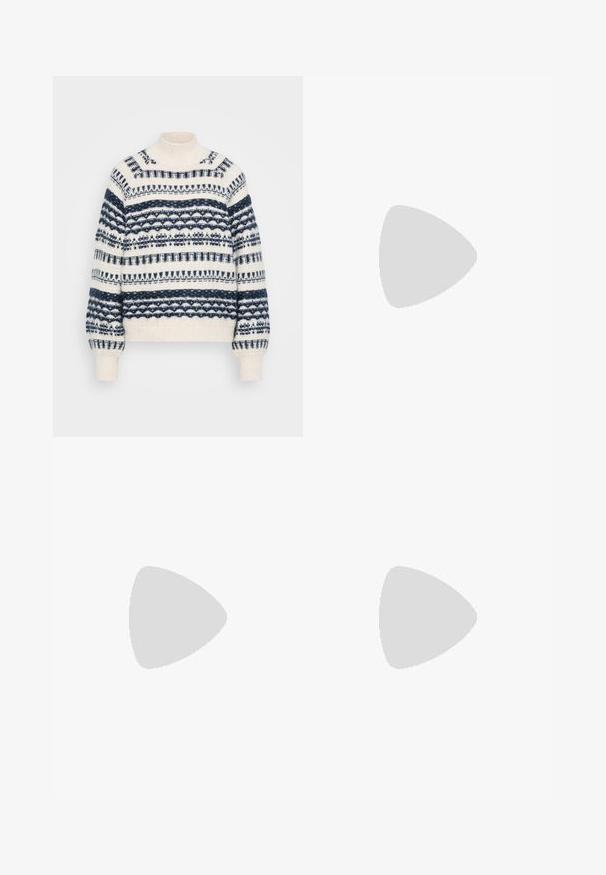 Vero Moda Tall VMHENYA HIGHNECK  - Stickad tröja - birch/navy; Vida byxa i mörkblå denim med en urtvättad look, med fem fickor och knapplåsning samt dragkedja. Söm i nederkant och midja.; Ljusblåa träningsskor med ett överdel av mesh och syntetmaterial, med vita prickar och reflekterande detaljer, snörningsdesign och vadderade sulor.; Svart läderhandväska med en böjd form, avtagbar rem och guldiga detaljer. Väskan har ett lock med en spänndetalj.