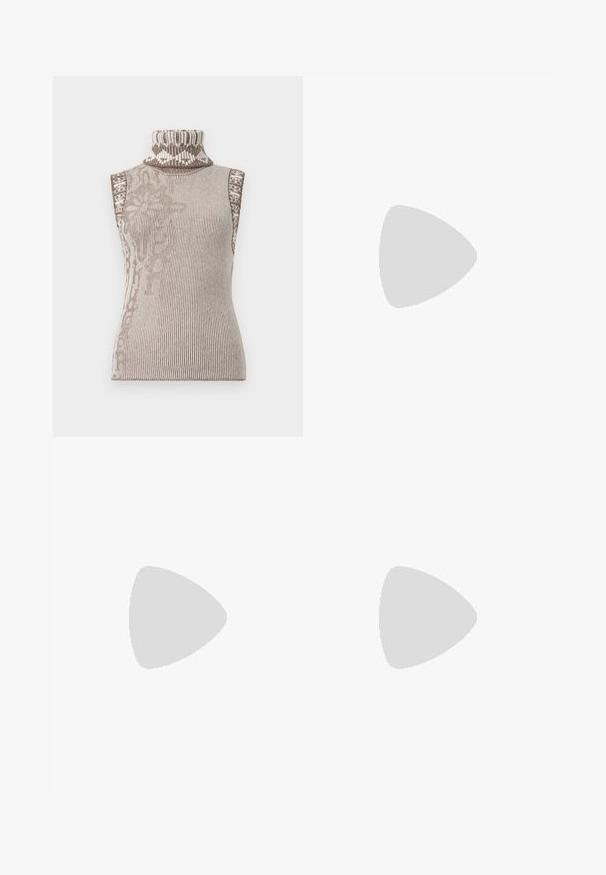 Pull sans manches encolure montante en tricot côtelé crème et marron. Présente des motifs géométriques complexes près du col. Tissu doux et texturé.; Pantalons blancs à jambes larges en coton avec une texture douce. Comprend un bouton à l'avant, une fermeture éclair et un design à quatre poches.; Bottes en cuir noir montantes, avec une texture lisse, un nez carré, un talon bloc et une languette sur le côté, présentant des coutures minimales.; Sac en toile beige tissé avec des poignées noires, arborant un logo brodé "Vivienne Westwood" et un accent orné d'un orbe argenté.