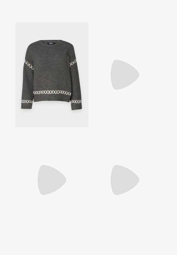 Donkergrijze gebreide trui met ronde hals, voorzien van witte kruissteekaccenten langs de mouwen en de zoom. Soepele textuur.; Donkerblauwe wijde spijkerbroek gemaakt van denim, met een hoge taille, een vijf-pocketontwerp en contrasterende oranje stiksels.; Zwarte en grijze sport schoenen hebben een mesh bovenkant, dikke zolen en veters. Ze hebben een ronde neus en zichtbare dempingsdetails.; Zwarte leren handtas met een gebogen vorm, afneembare schouderband en gouden hardware. De tas heeft een klep met een gespsluiting.