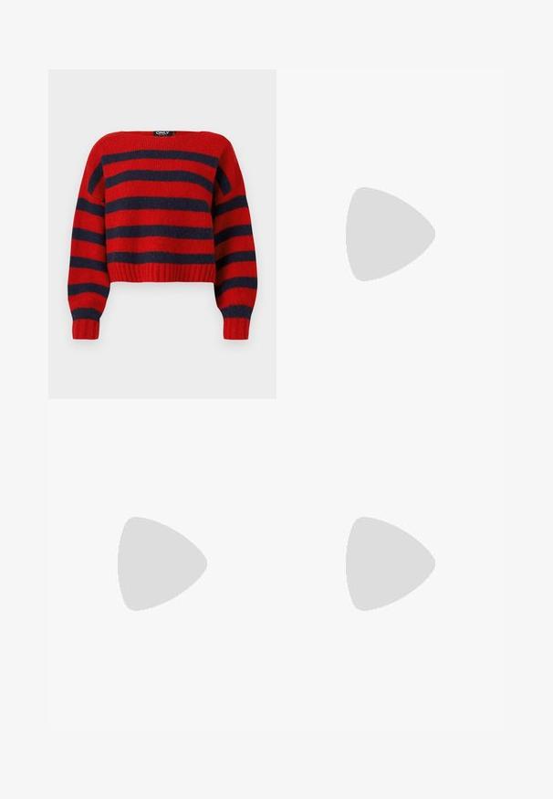 Rood en marineblauw gestreepte cropped trui met een geribde zoom en lange mouwen, gemaakt van zachte breimateriaal. Etiket leest "ONLY."; Zwarte wijde spijkerbroek van denim. Heeft een knoopsluiting, vijf zakken en een soepele textuur. De wijde pijp begint net onder de knie.; Zwarte gepatineerde leren slingback hakken met een spitse neus en een geometrische blokhak. Kenmerkt zich door een slank, minimalistisch ontwerp en een gladde textuur.; Zwarte leren handtas met een gebogen vorm, afneembare schouderband en gouden hardware. De tas heeft een klep met een gespsluiting.
