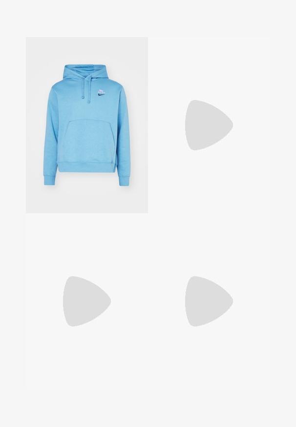 Nike Sportswear HOODY  - Majica s kapuljačom - cerulean; Svijetloplave traperice viskog struka s ravnim nogavicama, prednjim kopčanjem na gumbe i pet džepova na jednobrojnoj pozadini.; Crna kožna loaferica s resicama, koja ima čvrst crni potplat i žute šavove duž ruba. Teksturirana završna obrada.; Necklace od tri sloja srebrnog metala s elegantnim, fleksibilnim lančićima blagog sjaja, zatvoren s karabinera i prilagodljivim lančićem.