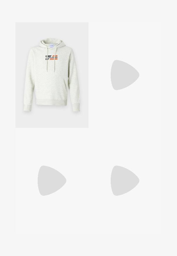 Hoodie gris clair avec une poche frontale, capuche à cordon de serrage, et logo imprimé "JACK & JONES" avec des accents noirs, orange et rouges.; Jean en denim bleu clair avec une coupe décontractée, affichant un design à jambe droite et des coutures standard, associé à des baskets noires.; Baskets blanches avec des accents noirs et gris, présentant un embout texturé gris, une semelle en caoutchouc noir et des lacets plats blancs. Design épuré, style minimaliste.; Banane en tissu noir avec une forme arrondie, poche zippée à l'avant et texture lisse. Pas de motifs ou d'accents visibles. Design léger.