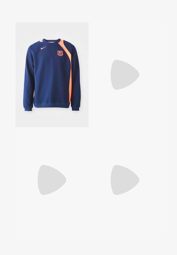 Sweatshirt bleu marine à manches longues, avec des accents oranges sur les épaules et le col. Affiche un logo de club sur la poitrine.; Trois débardeurs blancs côtelés en coton. Présentent un col rond et de petites étiquettes noires près de l'ourlet. Disponibles en plusieurs tailles.; Jean large en denim noir délavé, avec une fermeture à bouton, un design à cinq poches et des coutures contrastées le long des coutures.; Bottes de course Nike avec un design rouge et noir, dessus en synthétique, motifs texturés et éléments d'amortissement en argent au niveau du talon.