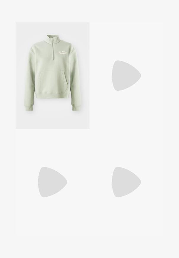 Sweatshirt zippé vert clair avec un col haut, une poche kangourou et un logo brodé "New Balance Athletics" sur la poitrine. Texture douce.; Top court sans manches gris en tissu doux, avec un col rond et un petit logo Adidas blanc sur la poitrine.; Pantalons cargo vert clair en tissu coton. Présentent une taille haute, des poignets roulés et deux poches cargo latérales pour plus de praticité.; Baskets avec une tige en cuir crème, des rayures bleu clair et des accents pêche. Présentent une semelle en caoutchouc brun texturé et un design minimaliste.