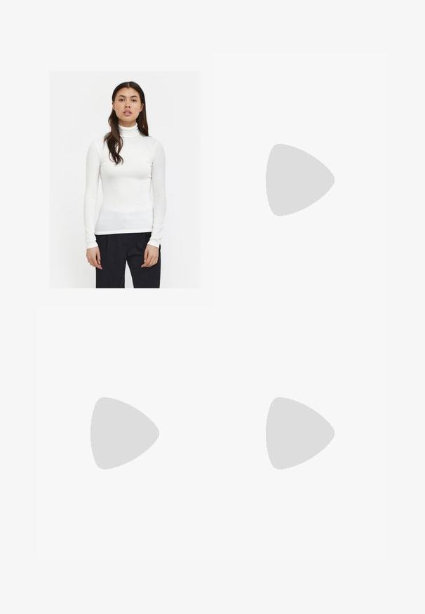 Hvid ribbet turtleneck top med lange ærmer, tætsiddende design og glat tekstur. Parret med sorte bukser, der fremhæver den stilrene stil.; Hvid kortærmet skjorte med knapper lavet af letvægtsstof, med spidse kraver og en enkelt brystlomme samt en afrundet kant.; Bredde ben bukser i cremefarvet stof. Glat tekstur med elastisk talje. Ingen synlige sømme eller hardware. Simpel, minimalistisk design.; Lys grøn suede sneakers med hvide striber og snørebånd, gummisål og polstret krave, parret med hvide sokker og sorte shorts.