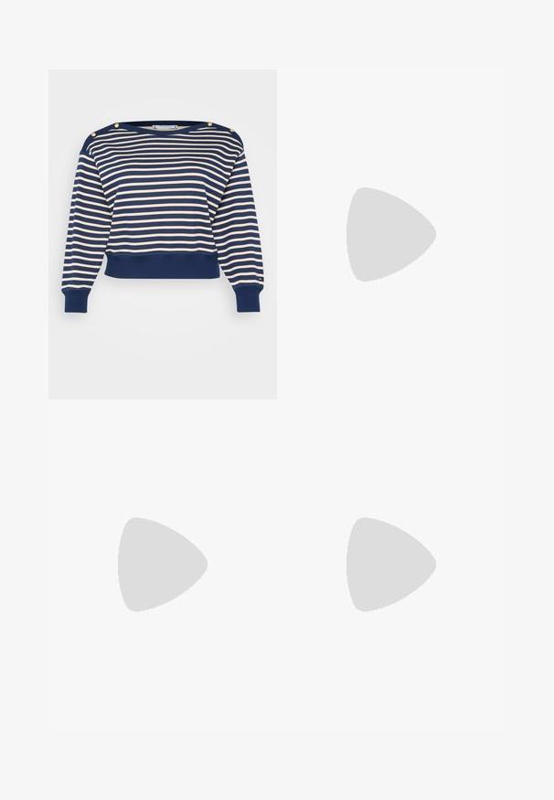 Sudadera corta de rayas en azul marino y crema, con acentos de botones dorados en el hombro, puños acanalados y dobladillo. Fabricada en un tejido suave.; Vestido verde oliva con escote en V, mangas abullonadas y cierre de botones en la parte delantera, con costuras verticales y botones metálicos para el cierre.; Falda negra plisada con un dobladillo asimétrico, combinada con bailarinas rojas brillantes que tienen un diseño de tiras. La tela tiene una textura suave.; Gafas de sol cuadradas tintadas de rojo con lentes marrones. Fabricadas en plástico translúcido. Presentan un diseño angular destacado y un sutil logo en la patilla.; Collar de cadena de metal plateado con perlas blancas alternas, que cuenta con un cierre seguro y un acabado suave y pulido.