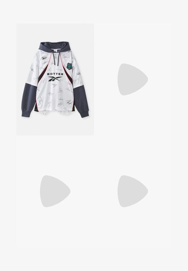 Fehér kapucnis pulóver, amelyen aláírások keveréke, fekete és piros részletek, valamint sötétszürke kapucni található. Könnyű anyagból készült, sportos dizájnnal.; Fekete, rugalmas derékpántos melegítőnadrág, laza fit, véget érő szárakkal, sima textúrával, látható minták vagy hardver díszek nélkül.; Fehér Nike Air Max 90 sneaker, amely hálós és bőr felsőrésszel, perforált orr-résszel és látható légpárnás egységgel rendelkezik a saroknál.; Fekete napszemüveg matt felülettel, téglalap alakú lencsékkel, enyhe ívvel a templomokon, diszkrét logó részlettel és füstszínű lencsékkel.