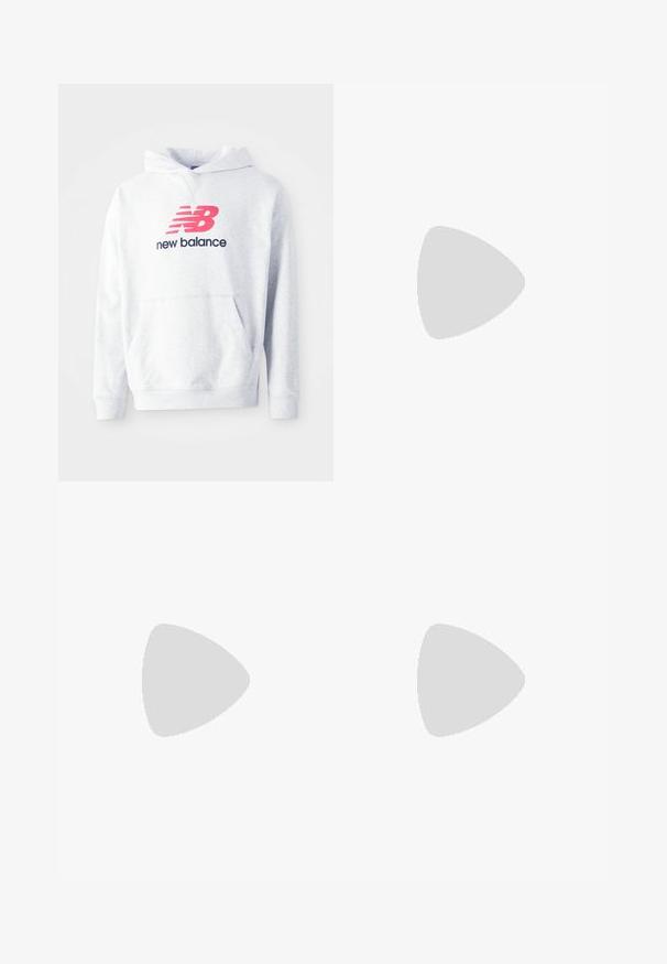 Helle graue Kapuzenjacke mit einer Front-Kängurutasche und rotem "NB"-Logo über dem schwarzen "new balance"-Text auf der Brust.; Weiße Baumwoll-T-Shirts, kurze Ärmel, Rundhals-Design, schlichte Textur, in einer Reihe gestapelt, mit dezentem Branding am Hals.; Blaue Sporthosen mit einem elastischen Bund, mit weißen Seitenstreifen und dem Logo von Olympique Lyonnais auf dem linken Oberschenkel.; Weiße Leder Sneaker mit grauem Wildlederkapp-, drei horizontalen weißen Streifen, blauen Akzenten und brauner Gummi-Sohle. Strukturiertes Detail auf der Sohle.