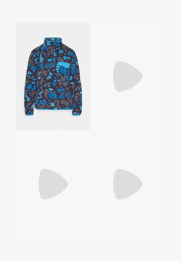 Patagonia SNAP - Pulover iz flisa - oceans/pitch blue; Majica z dolgimi rokavi temno siva z grafiko rdečih dreves in gora; logotip "COLUMBIA" v krepki beli barvi. Mehka tkanina, standarden krojen ovratnik.; Sive hlače za športne aktivnosti z elastičnim pasom, dvema sprednjima žepoma in žepom z zadrgo na strani. Gladka tekstura in zožen kroj.; Columbia PEAKFREAK™ II OUTDRY™ - Pohodniški čevlji - blue heron/skylight