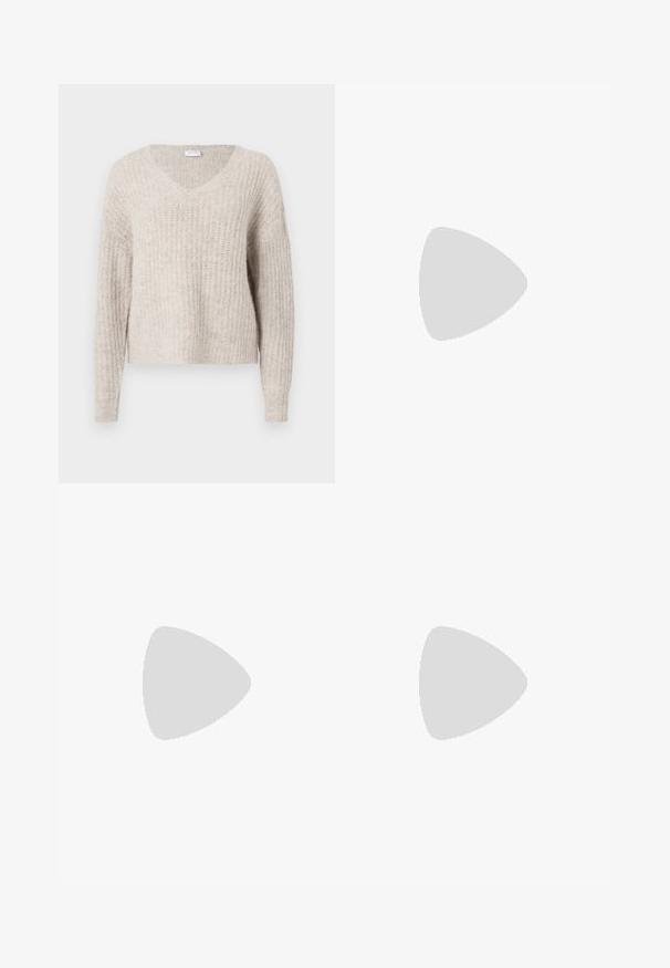 Suéter de malha bege claro com decote em V, ombros caídos e textura canelada. O design é casual e de corte relaxado.; Calças de ganga de perna larga em denim preto com fecho éclair à frente, design de cinco bolsos e detalhes de costura subtil. Textura suave e estilo casual.; Sandy em verniz preto com salto slingback, ponta afilada e salto geométrico. Apresenta um design elegante e minimalista com textura suave.; Even&Odd SET - Mala de mão - black