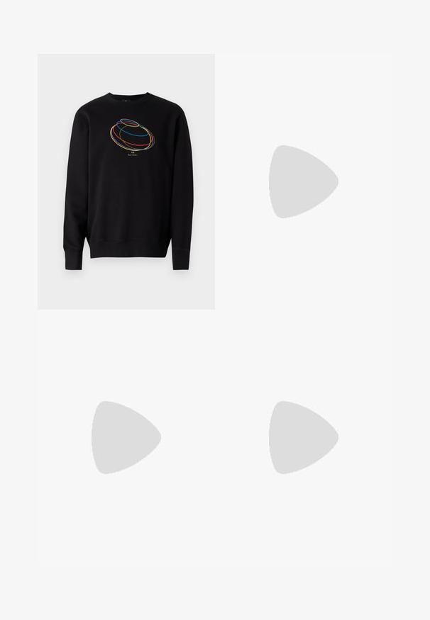 Schwarzer Sweatshirt mit einem kreisförmigen, mehrfarbigen Grafikdesign und goldener Aufschrift "PS Paul Smith" auf der Brust. Baumwollstoff, Rundhalsausschnitt.; Filippa K TERRY CROPPED TROUSERS - Stoffhose - sage melange; Weiße Ledersneaker mit glatter Oberfläche, runder Zehenpartie, flachen Schnürsenkeln und strukturiertem Sohlenprofil. Mit einem dezenten Logo an der Ferse.; Schwarze runde Sonnenbrille mit dunklen Gläsern und schlanken Metallbügeln. Enthält klare Tempelspitzen und silberne Akzente am Scharnier. Minimalistisches Design.