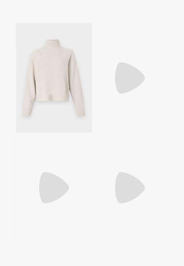 Pulover cu guler înalt, bej deschis, dintr-un material moale. Are o croială lejeră, margini și mansete cu țesătură în relief și mâneci lungi. Design minimalist.; Tricou alb cu maneci scurte, fabricat din bumbac subtire. Are un decolteu rotund și mâneci răsucite. Etichetă roșie cu logo pe guler.; Shorts din denim de un albastru deschis, cu croi larg, margine desfăcută și zone deteriorate cu cusături vizibile. Design clasic cu cinci buzunare.; Balerini de culoare roz pal, confecționați dintr-un material neted, cu vârf rotund, spate flexibil și un toc mic negru.
