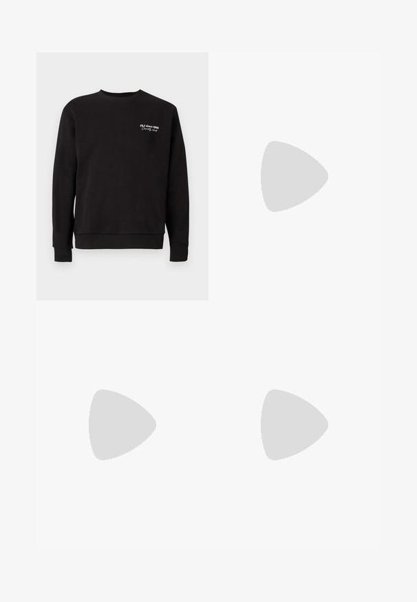 Sudadera negra con cuello redondo, puños y dobladillo de canalé. Presenta un texto bordado en blanco que dice "J&J since 1990 Society Club."; Dos camisetas de cuello redondo en negro y verde oliva, hechas de suave tela de algodón. El diseño es simple, con mangas cortas y corte recto.; Pantalones deportivos negros hechos de tejido texturizado, con una cinturilla ajustable, bolsillo lateral con cremallera y puños ajustados.; Zapatilla blanca con acentos en negro y gris, que presenta una puntera texturizada en gris, suela de goma negra y cordones planos blancos. Diseño limpio, estilo minimalista.