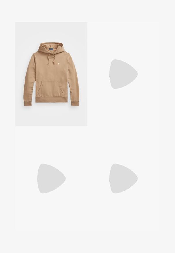 Bruine hoodie gemaakt van zachte stof, met een voorzak in kangoeroestijl en een klein logo op de borst. De stof heeft een gladde textuur.; Beige langemouwen shirt gemaakt van een katoenmix. Heeft een button-down kraag, zeven knopen aan de voorkant en een klein geborduurd logo op de linkerborst.; Beige katoenen chino's met een rechte pasvorm, riemlussen en zijzakken. Recht model met een gladde textuur en een lichte, ademende gevoel.; Witte leren sneakers, laag model, met een gladde textuur, ronde neus, vetersluiting aan de voorkant en een klein geborduurd logo aan de zijkant.