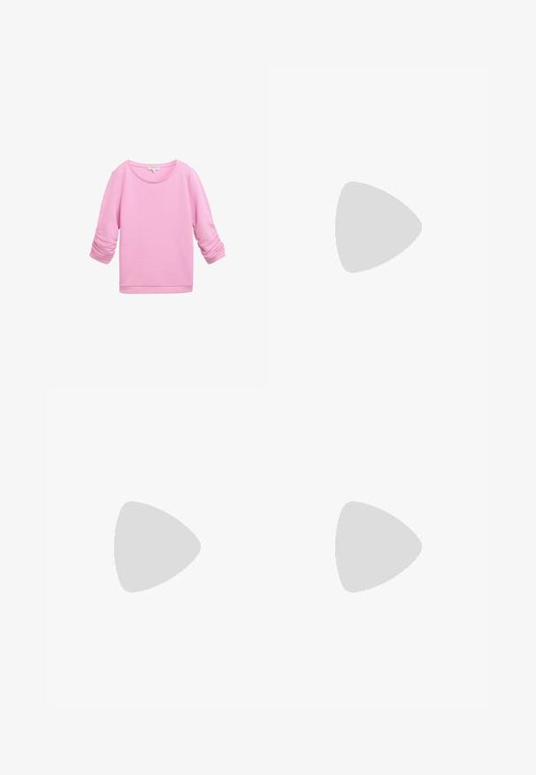 TOM TAILOR DENIM STRUCTURED - Sudadera - soft summer pink; Pantalones blancos, ajustados, con un diseño de pierna recta, que cuentan con un cierre de botón, lazos para cinturón y bolsillos laterales; textura de tela suave.; Bailarinas de color rosa pálido con tiras traseras y punta puntiaguda, fabricadas con un material similar al cuero suave. Presentan detalles recortados en los laterales y un tacón plano.; Bolso de mano de cuero blanco con un diseño estructurado, que presenta un cierre magnético y una correa para el hombro, exhibido sobre un fondo neutro.