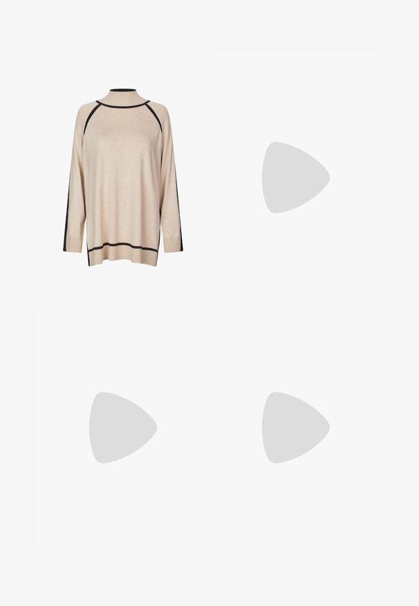 Beige Pullover mit hohem Kragen, schwarzen Akzentnähten an den Schultern und Seiten sowie gerippten Bündchen. Weicher Stoff mit lockerer Passform.; Braune Weite-Leg-Hosen mit einer glatten Textur, hoher Taille und Vorderfalten. Der Stoff ist leicht und fällt locker.; Braune Wildleder-Pumps mit offenem Zeh, verstellbarem Knöchelriemen und gestreiftem Plateausohlen.; Schwarze rechteckige Sonnenbrille mit dunklen Gläsern, glattem Kunststoffrahmen und gebogenen Bügeln. Das Design ist klobig mit einer minimalistischen Ästhetik.